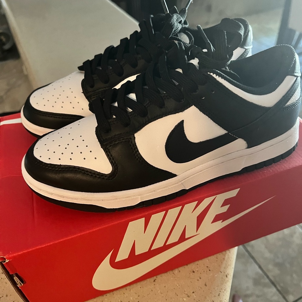 Nike Panda dunk low women’s 8.5